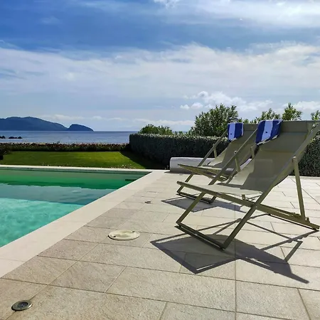 By The Sea With View Of Tavolara Near 奧爾比亞